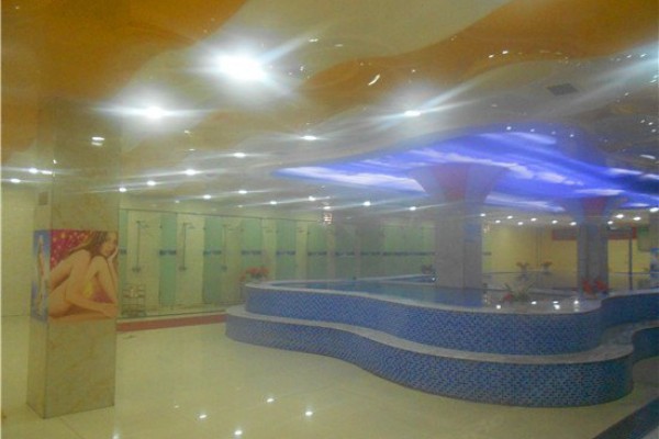 重庆年轻按摩师，舒筋活络新体验